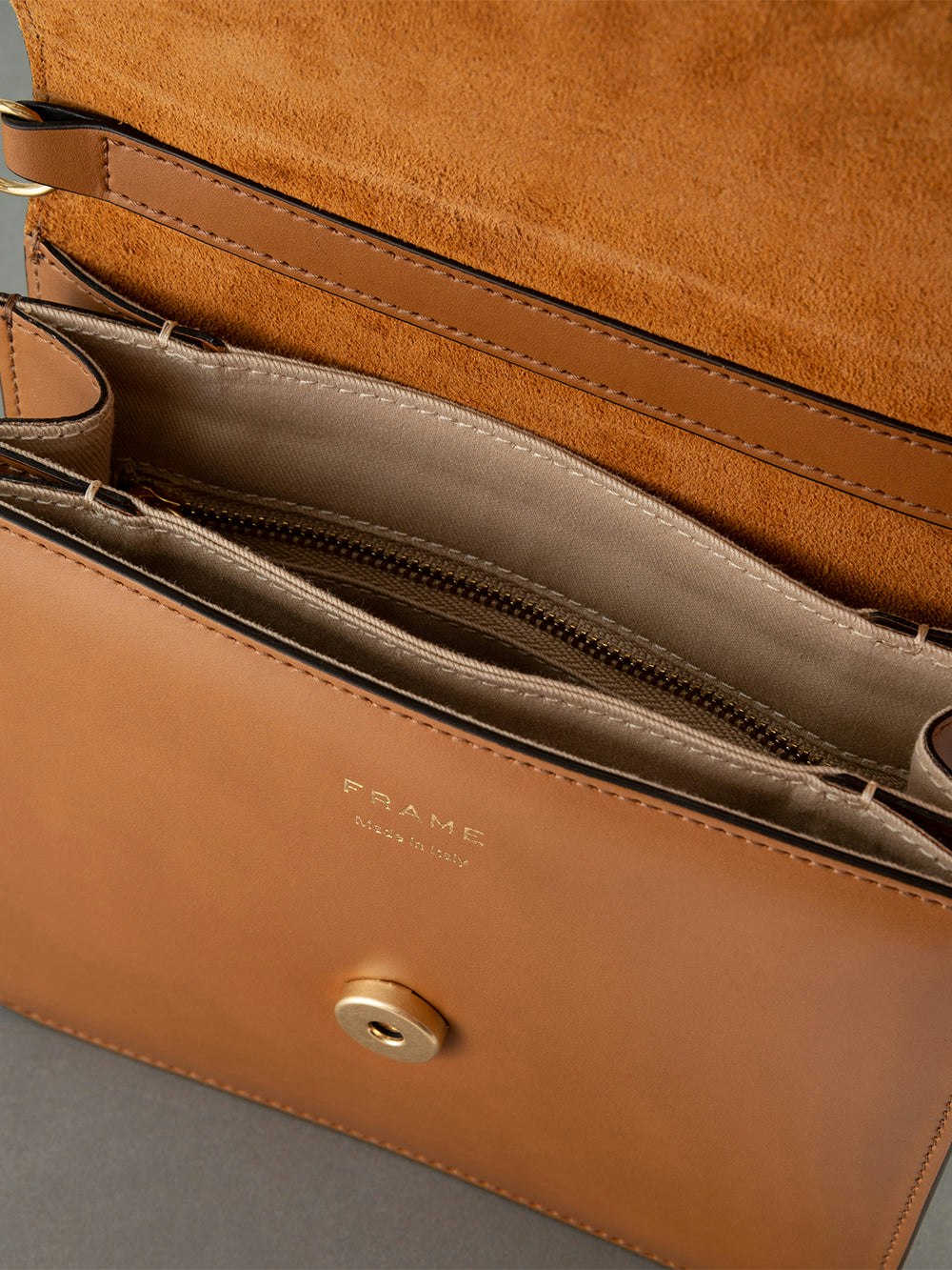handbag inside view alt:hover